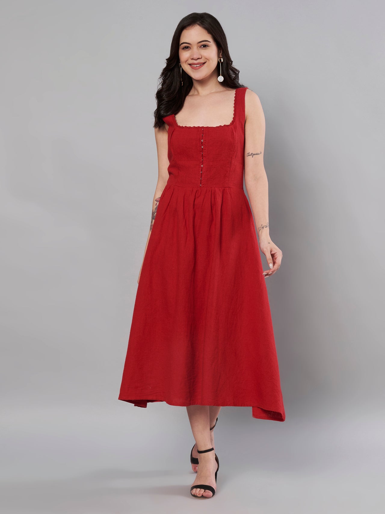 Red color stylish solid dress for women