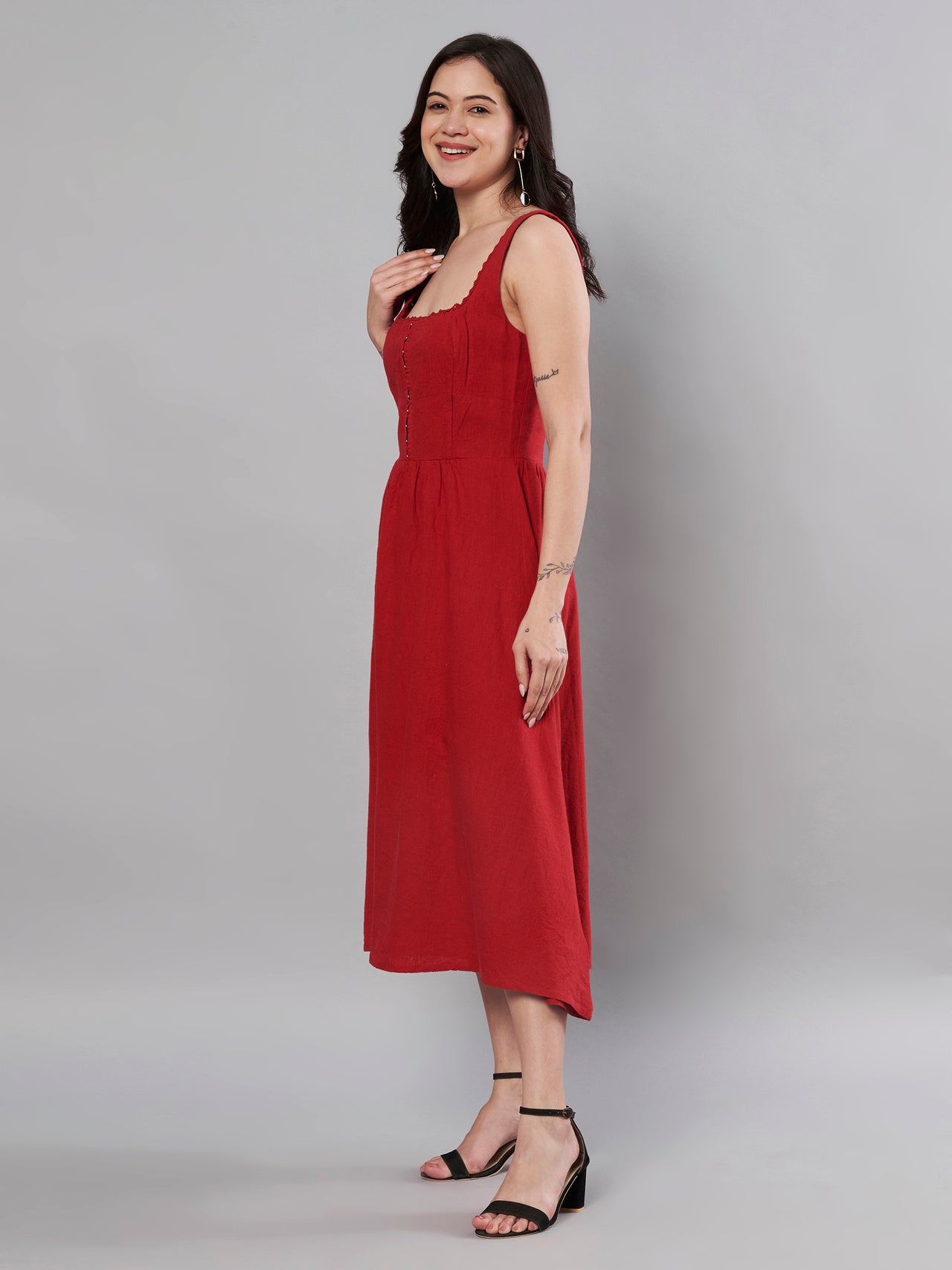 Red color stylish solid dress for women