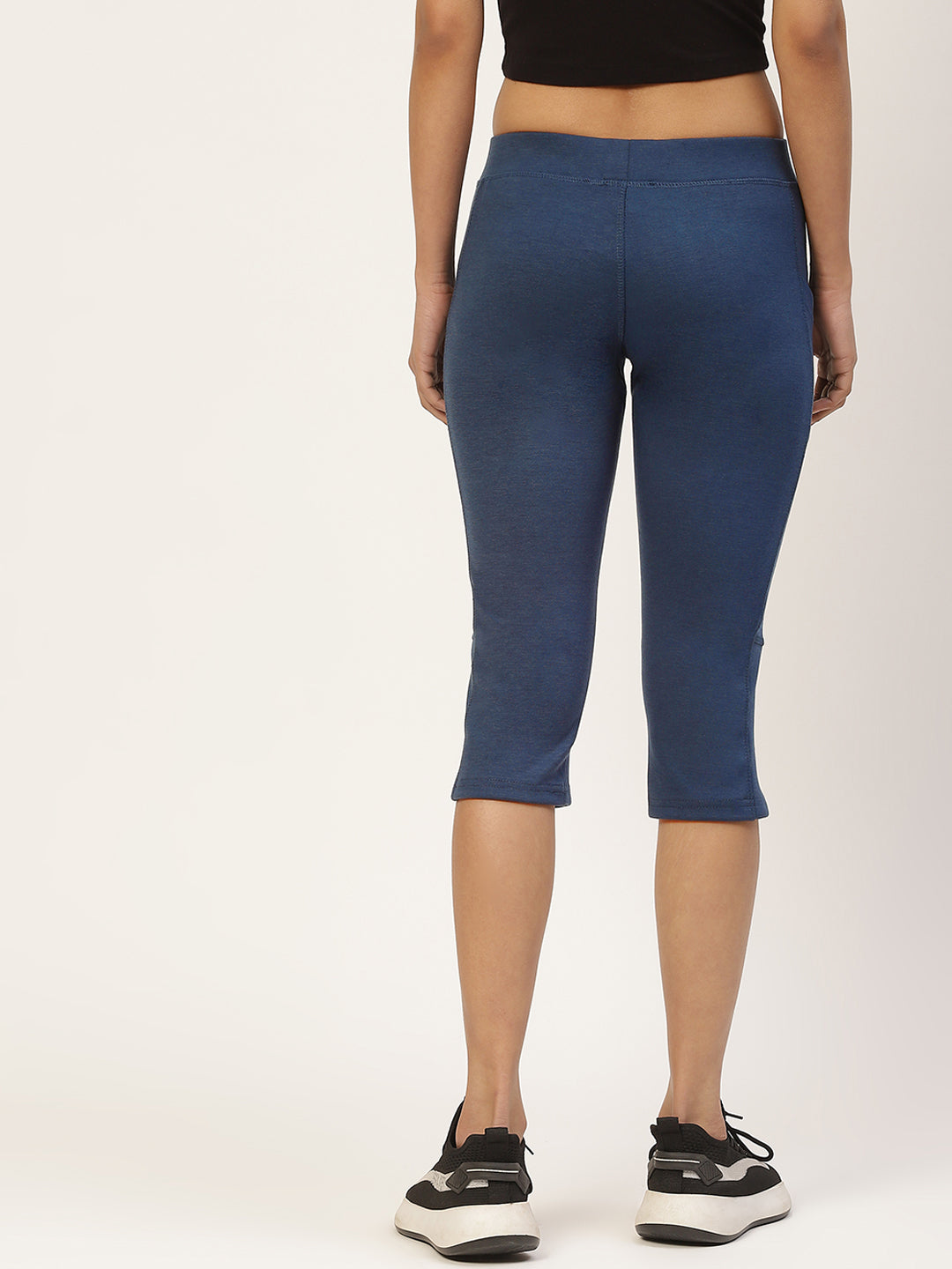 Womens Skinny-Fit Three-Fourth Jegging