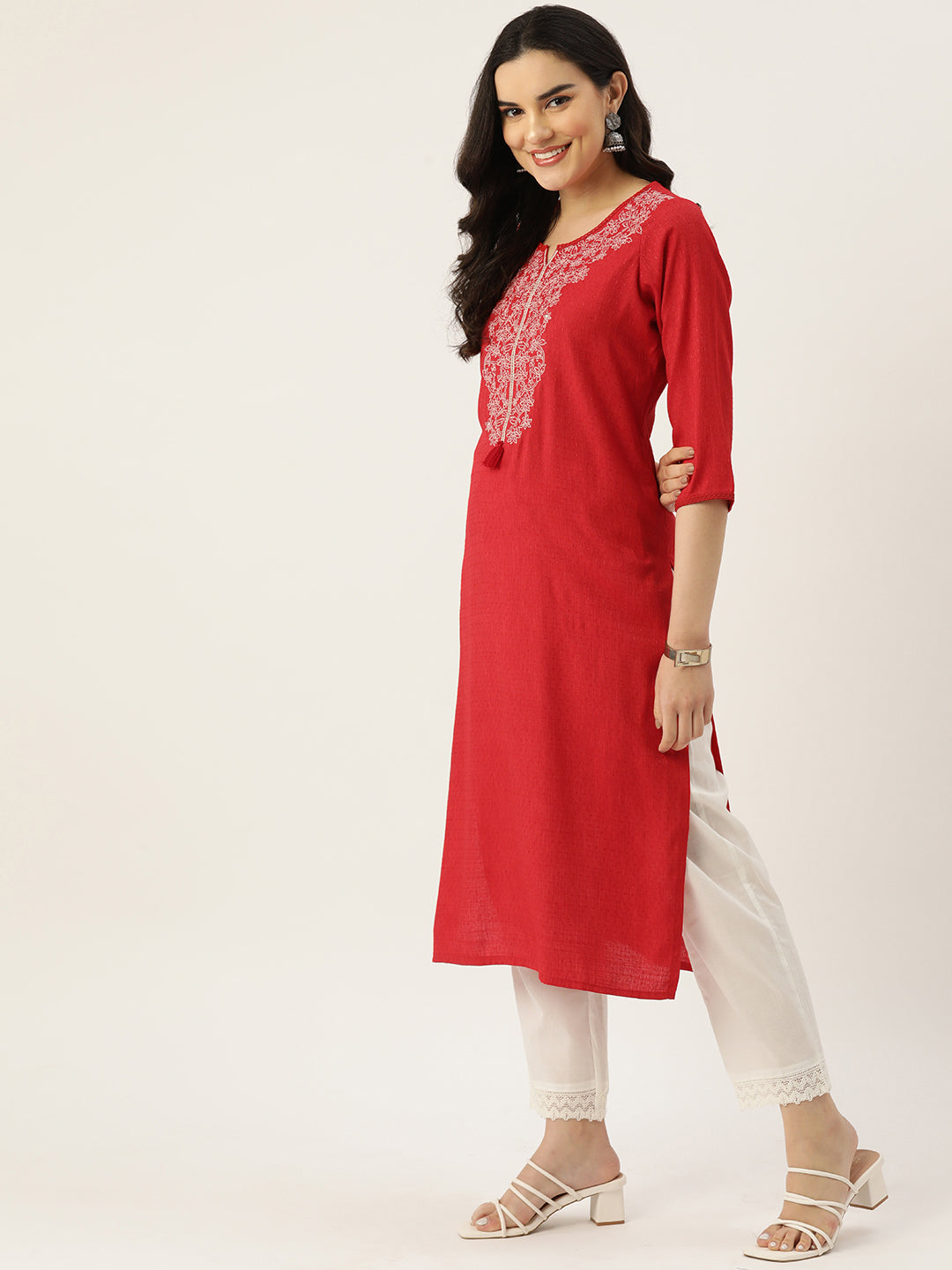 Women Yoke Design Embroidered Thread Work Kurta