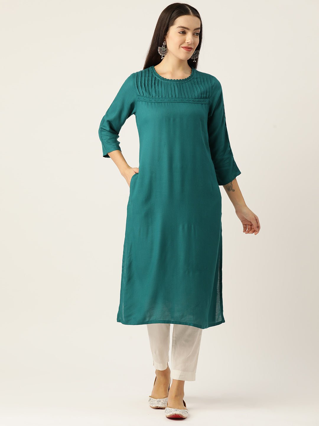 Women Solid Liva Straight Kurta - RueCollections