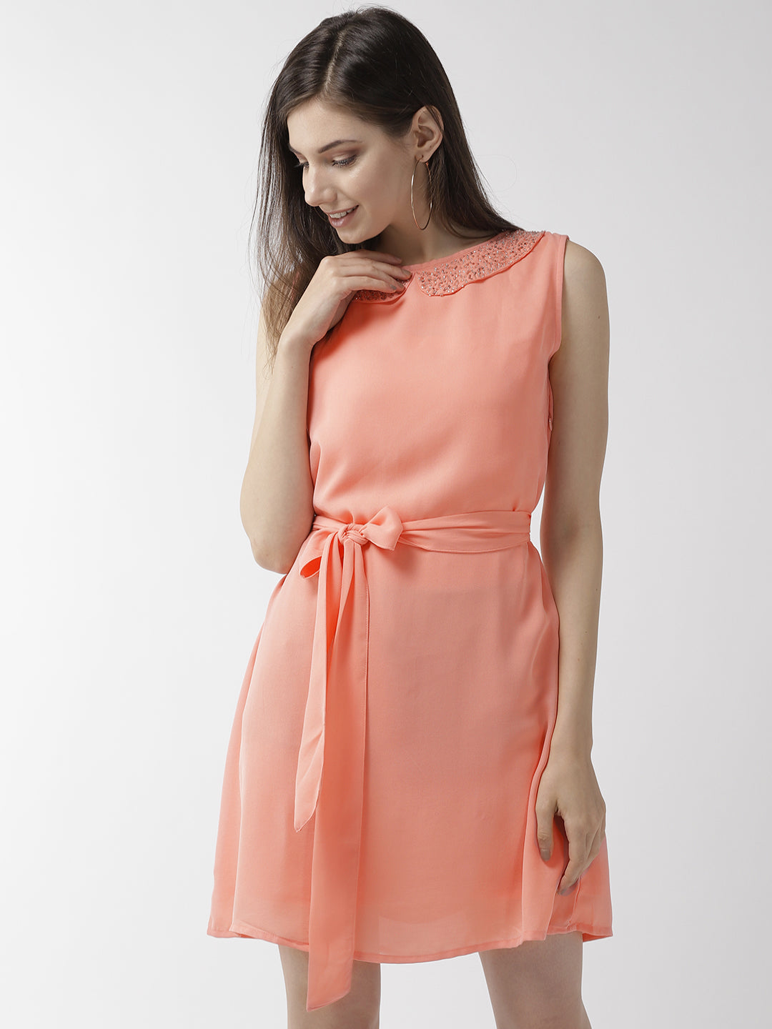 महिलाओं के लिए पीच रंग की सॉलिड ए-लाइन ड्रेस